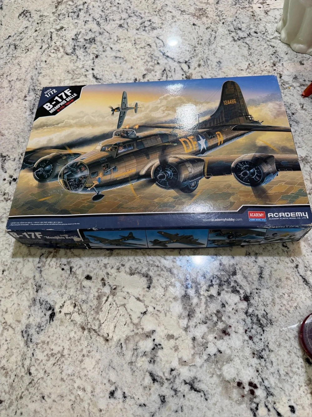 Academy 12495 B-17F Memphis Belle 1:72 Model Airplane Kit NEW